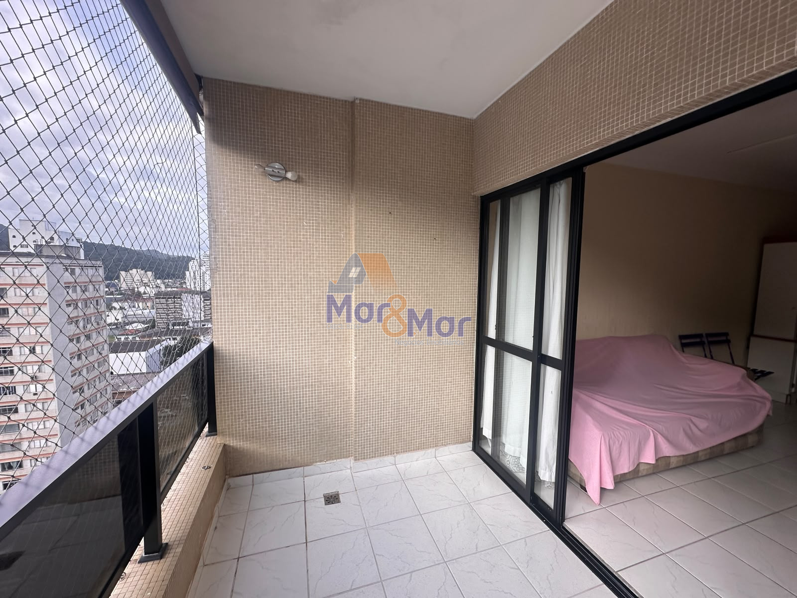 Apartamento na Praia das Pitangueiras, Guarujá - SP