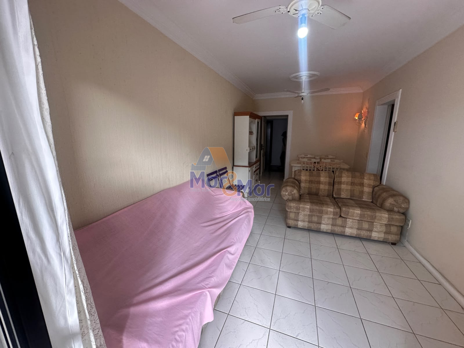 Apartamento na Praia das Pitangueiras, Guarujá - SP