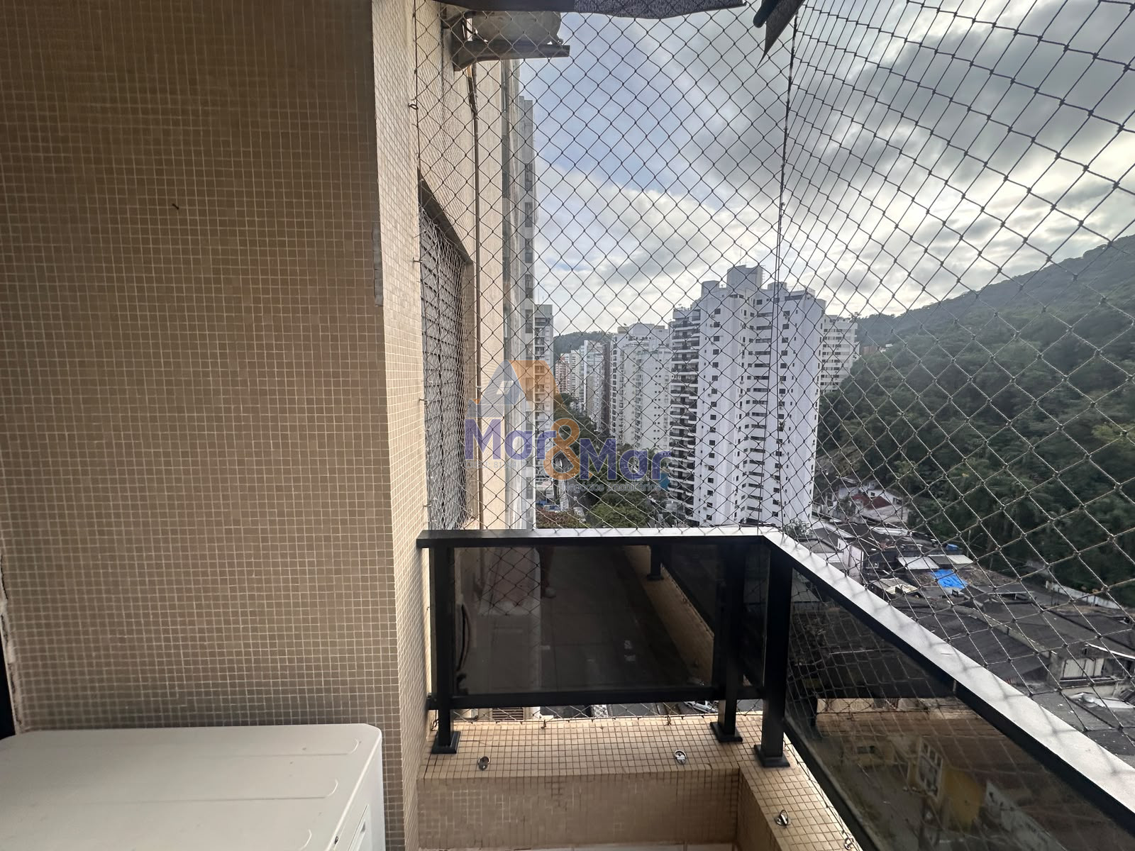 Apartamento na Praia das Pitangueiras, Guarujá - SP