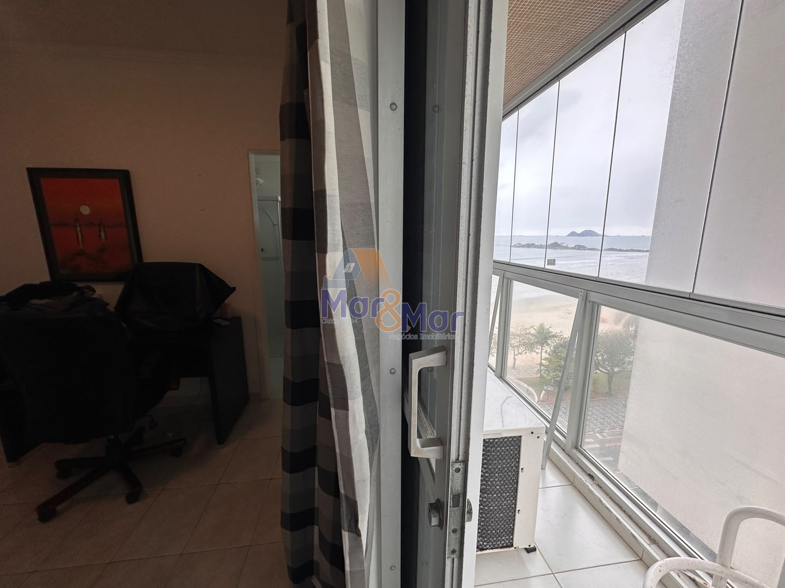 Apartamento Frente ao Mar nas Pitangueiras, Guarujá - SP